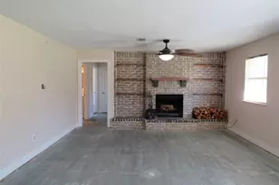 10 Forrest Ln, Angleton, TX 77515 - Photo 5