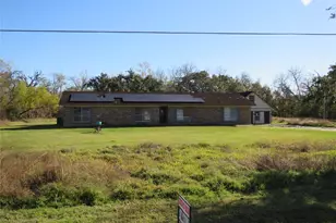 10 Forrest Ln, Angleton, TX 77515 - Photo 1