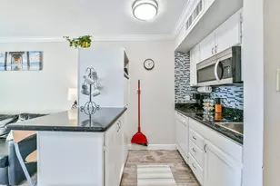 6300 Seawall Blvd, Galveston, TX 77551 - Photo 5