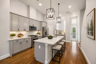 2407 Lawrence St, Houston, TX 77008 - Photo 3