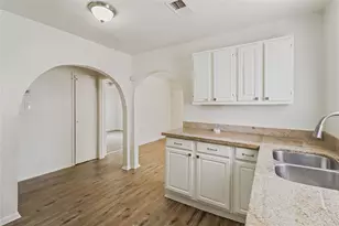 604 W Peach St, Angleton, TX 77515 - Photo 9