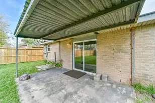 504 Avondale Ln, Friendswood, TX 77546 - Photo 15