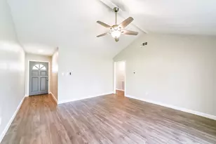 504 Avondale Ln, Friendswood, TX 77546 - Photo 3