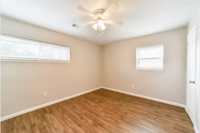 504 Avondale Lane, Friendswood, TX 77546 - Photo 9