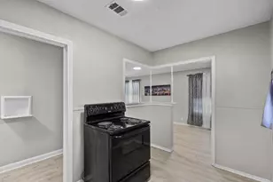 1407 Lamar Dr, La Marque, TX 77568 - Photo 9