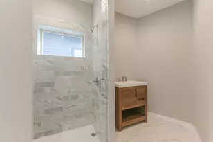 5302 Tarawa Rd, Houston, TX 77033 - Photo 9