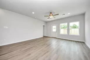 1989 Brookpointe Ln, Dayton, TX 77535 - Photo 9