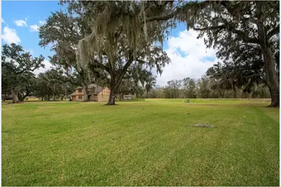 2232 Ridgewood, West Columbia, TX 77486 - Photo 3