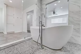 10602 Riverview Dr, Houston, TX 77042 - Photo 31