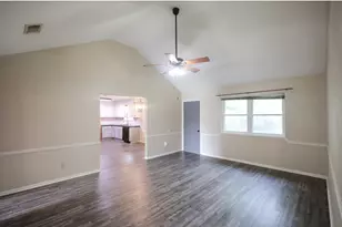 52 Blackgum Ct, Lake Jackson, TX 77566 - Photo 5
