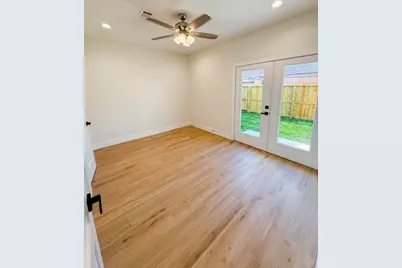 102 Sylvester Road #B, Houston, TX 77009 - Photo 9