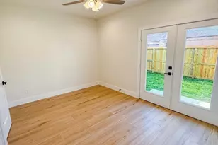 102 Sylvester Rd, Houston, TX 77009 - Photo 9