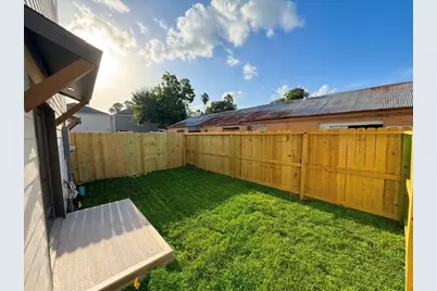 102 Sylvester Road #B, Houston, TX 77009 - Photo 15