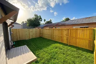 102 Sylvester Rd, Houston, TX 77009 - Photo 15