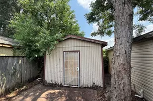 1709 Hussion St, Houston, TX 77003 - Photo 9