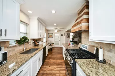 203 Ridgewood Drive, Oak Ridge North, TX 77386 - Photo 11