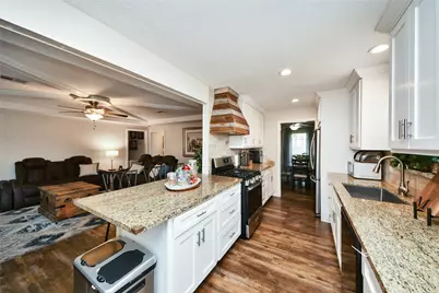 203 Ridgewood Drive, Oak Ridge North, TX 77386 - Photo 13