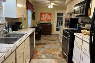 2401 Peach Ln, Pasadena, TX 77502 - Photo 11