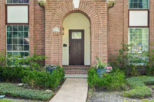 1017 Oak Knoll Ct, Sugar Land, TX 77498 - Photo 3