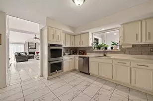 3214 Meadway Dr, Houston, TX 77082 - Photo 19