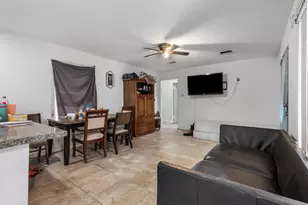 12022 Meadowpass St, Houston, TX 77076 - Photo 11