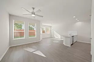 831 Red Oakland Dr, Houston, TX 77090 - Photo 3