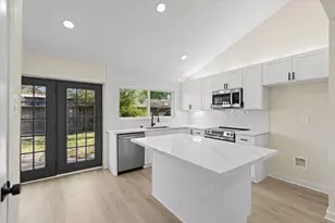 7810 Willow Mint Ln, Houston, TX 77086 - Photo 9