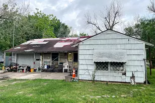 5863 Southgood St, Houston, TX 77033 - Photo 3