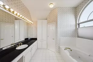 422 Bay Colony Dr, La Porte, TX 77571 - Photo 7