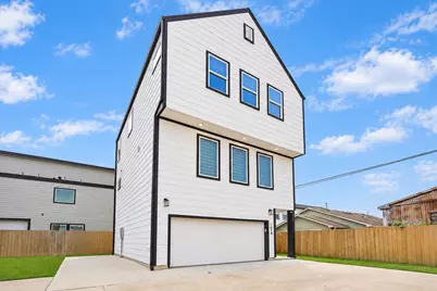 104 E 44th Street #A, Houston, TX 77018 - Photo 1