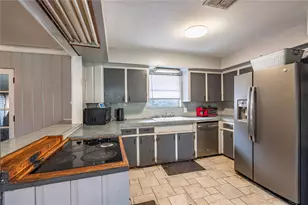 9103 Lazy Ln, Hitchcock, TX 77563 - Photo 13