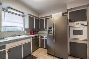 9103 Lazy Ln, Hitchcock, TX 77563 - Photo 15