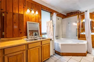 9103 Lazy Ln, Hitchcock, TX 77563 - Photo 15