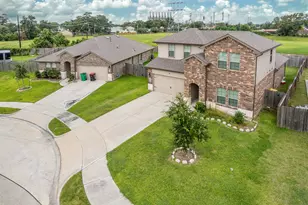 3907 Hawaiian Ct, Baytown, TX 77521 - Photo 3