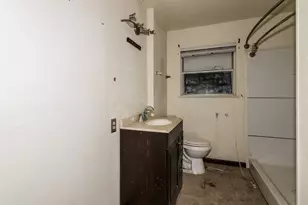 5843 Thrush Dr, Houston, TX 77033 - Photo 19