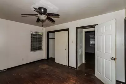 5843 Thrush Drive, Houston, TX 77033 - Photo 13