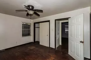 5843 Thrush Dr, Houston, TX 77033 - Photo 13