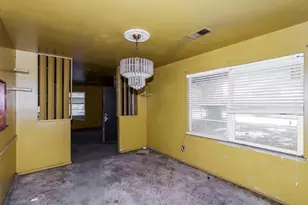 5843 Thrush Dr, Houston, TX 77033 - Photo 7