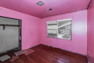 5843 Thrush Dr, Houston, TX 77033 - Photo 15