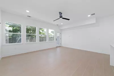 1811 N Spring Dr #7, Houston, TX 77373 - Photo 7