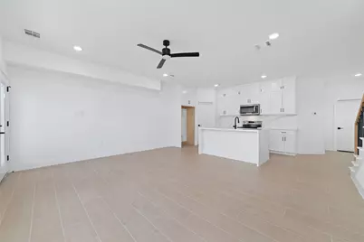 1811 N Spring Dr #7, Houston, TX 77373 - Photo 5