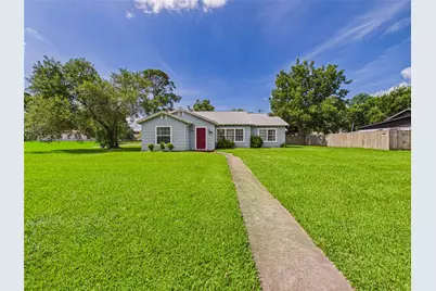 1101 15th Avenue N, Texas City, TX 77590 - Photo 1