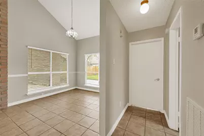 12322 Meadow Ridge Drive, Stafford, TX 77477 - Photo 9