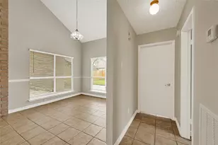 12322 Meadow Ridge Dr, Stafford, TX 77477 - Photo 9