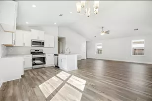 4326 W Bayou Maison Cir, Dickinson, TX 77539 - Photo 5
