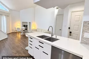 10855 Meadowglen Ln, Houston, TX 77042 - Photo 13