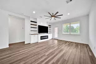 9245 Inland Leather Ln, Conroe, TX 77385 - Photo 11