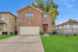 919 E 36th St, Houston, TX 77022 - Photo 1