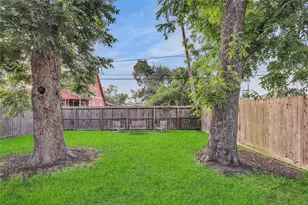 919 E 36th St, Houston, TX 77022 - Photo 21