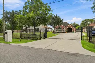 5627 Brookfield Dr, Houston, TX 77085 - Photo 33